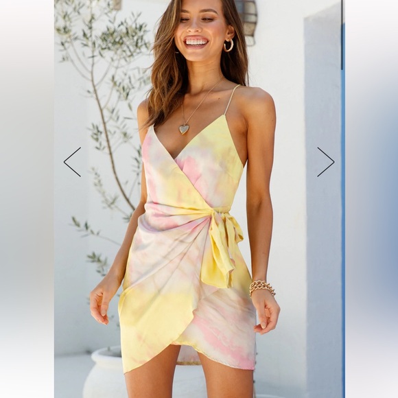 HELLO MOLLY STARTS WITH A KISS DRESS YELLOW - Picture 2 of 8